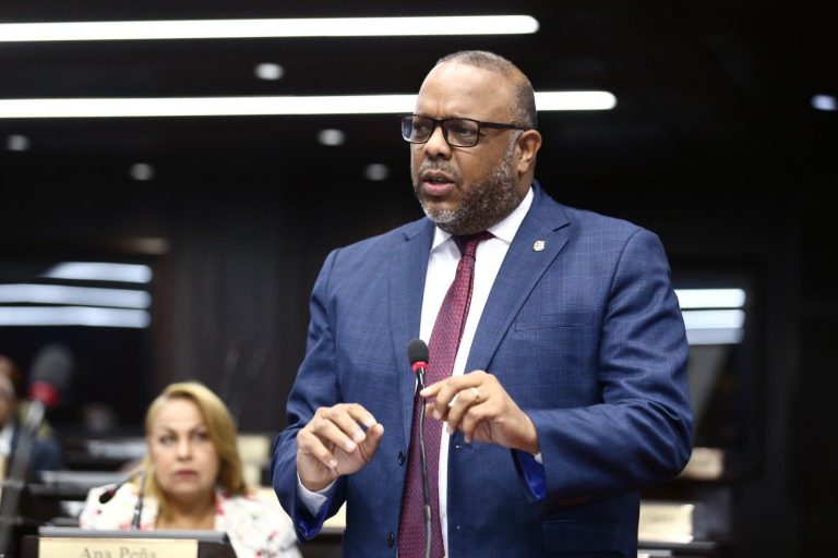 LUIS HENRÍQUEZ: “COMBATIR LA CORRUPCIÓN SIN MENOSCABAR LA LIBERTAD DE EXPRESIÓN ES IMPERATIVO”