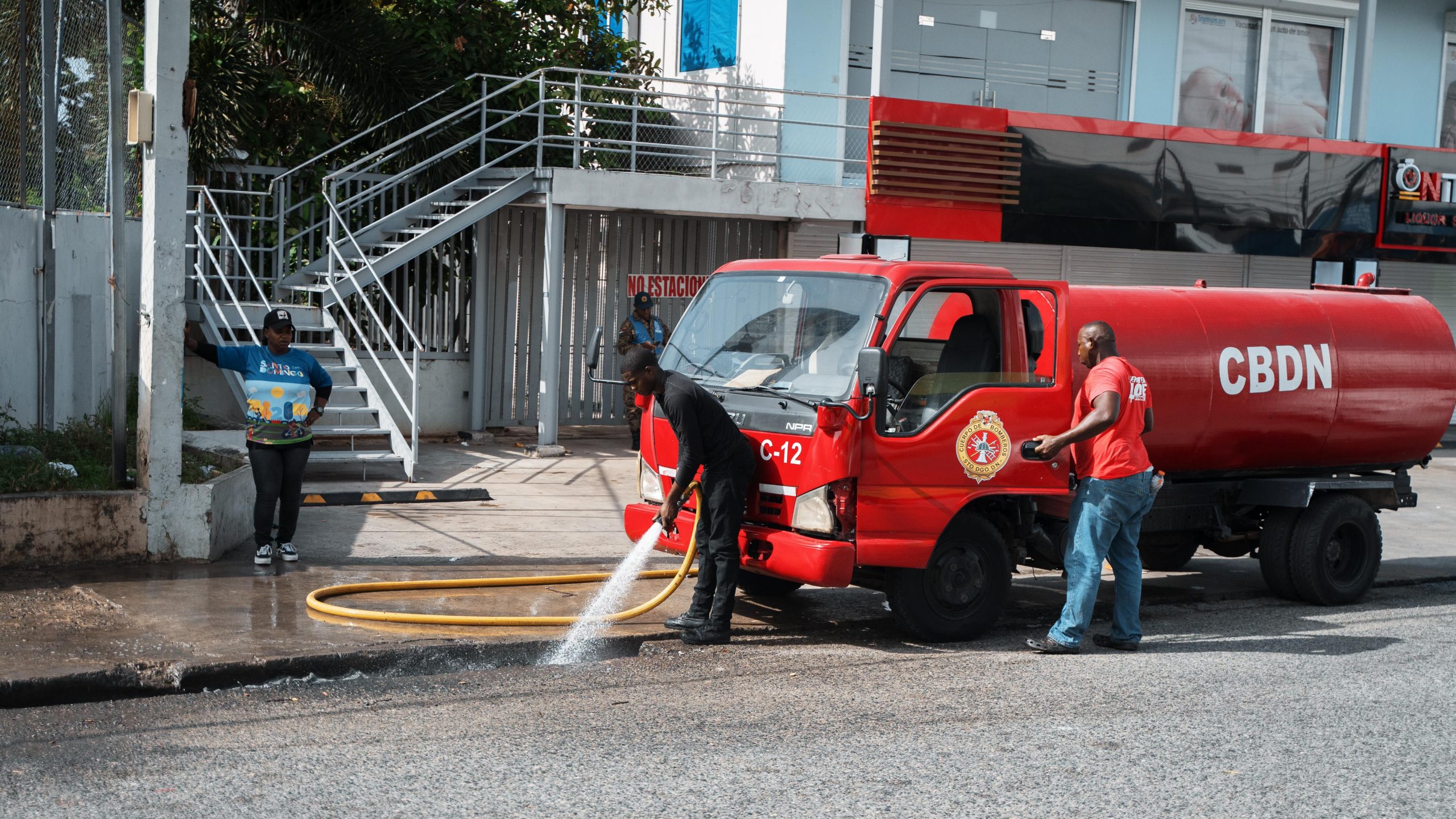 Alcaldía del Distrito Nacional promueve operativo de concientización y limpieza en avenida Independencia