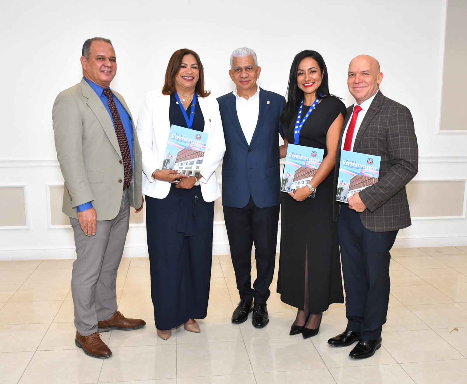 Presidente del Senado, Ricardo de los Santos, lidera lanzamiento de la Revista Representación