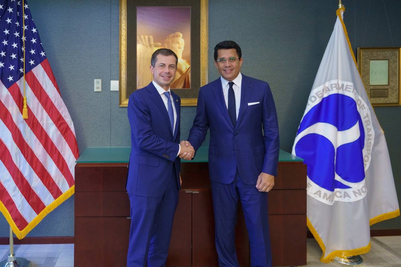 Ministro de Turismo Collado se reúne con Secretario de Transporte de Estados Unidos en Washington D.C.