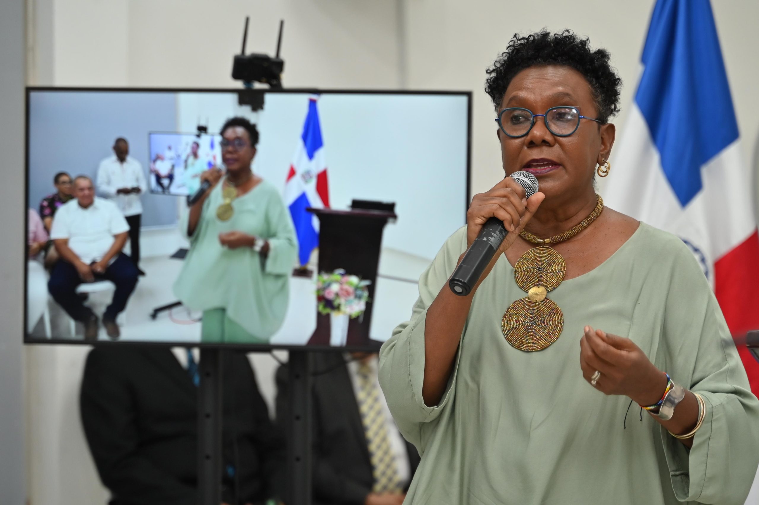 Senado de la República Reconoce a Xiomara Fortuna y al Centro Educativo San José de Montecristi