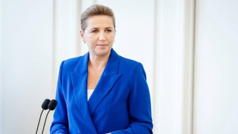Primera ministra danesa agredida en plaza de Copenhague, informan medios