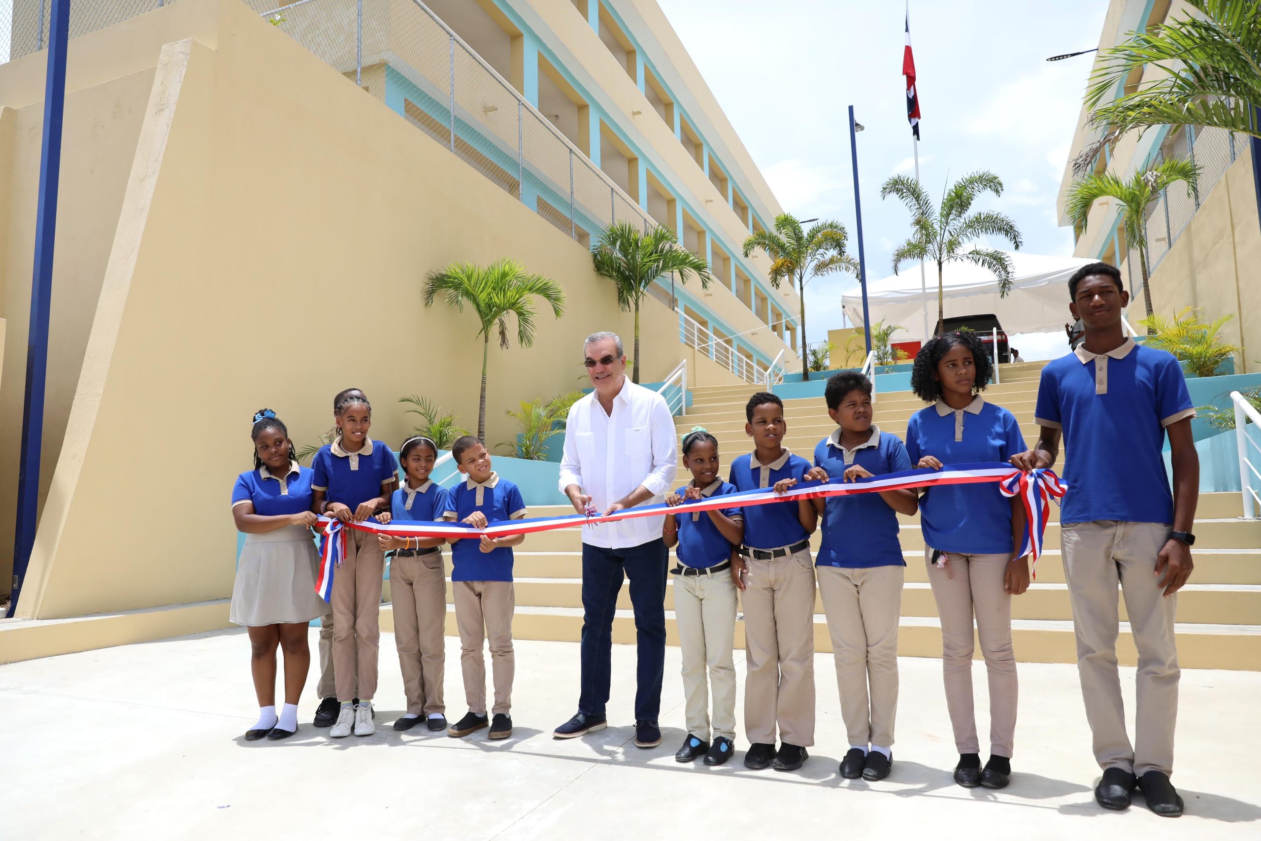 Abinader inaugura Liceo Experimental de la UASD en Guerra, Santo Domingo