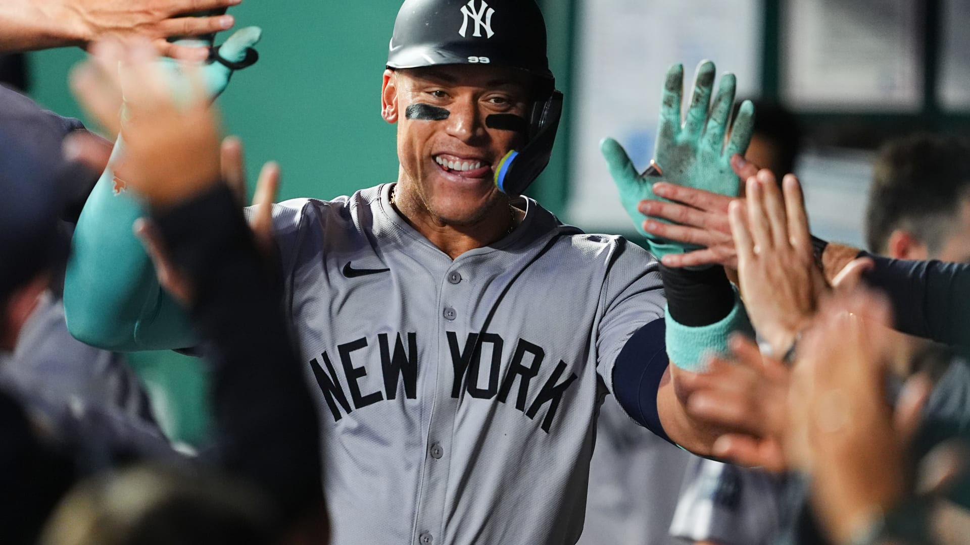 Los Yankees de Nueva York Conquistan el Título de la División Este y Avanzan a los Playoffs