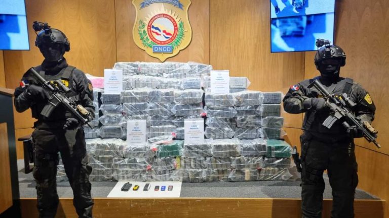Autoridades dominicanas incautan importante cargamento de presunta cocaína