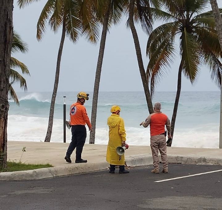 Defensa Civil en Alerta Ante Huracán Beryl: Preparativos y Coordinación en Marcha