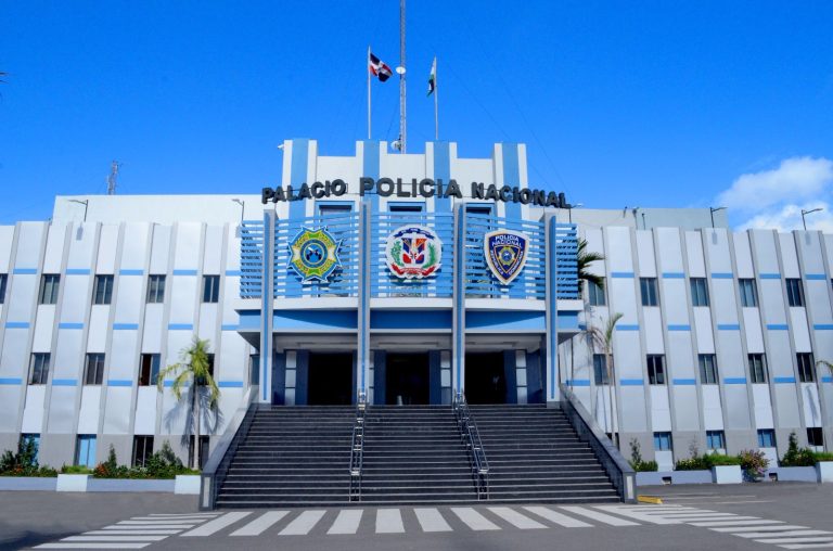 Policía busca a hombre tras homicidio y ataques en Santo Domingo Este