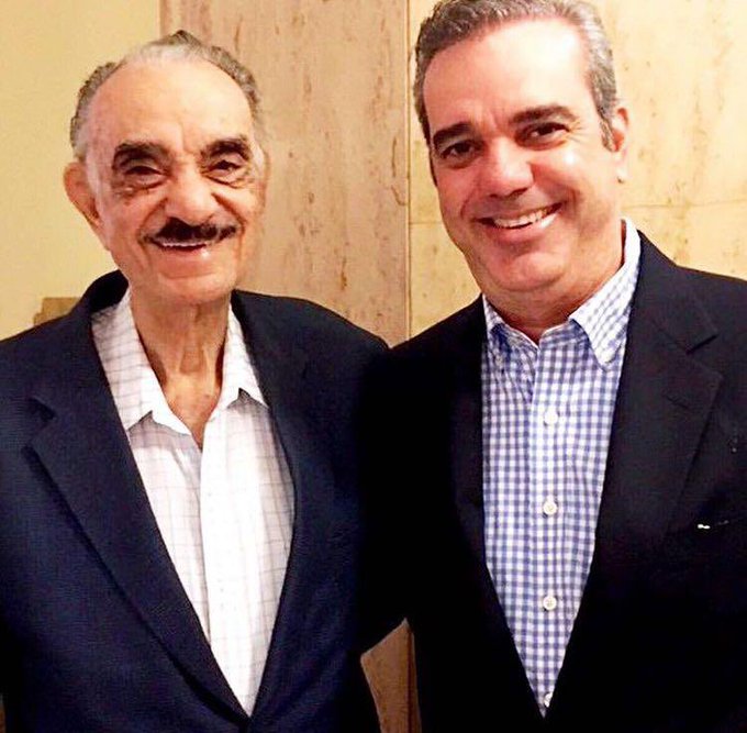 Santo Domingo, [Fecha] - El Presidente de la República Dominicana, Luis Abinader, ha enviado un emotivo mensaje de felicitación a todos los padres dominicanos con motivo del Día de los Padres. En su mensaje, el Presidente Abinader expresó: "Felicito a todos los padres dominicanos que con amor y dedicación construyen el futuro de sus hijos y de nuestra nación. En este día, recuerdo con cariño y gratitud a mi padre, quien me enseñó valores que hoy guían mi vida." El Presidente destacó la importancia de la figura paterna en la formación de una sociedad sólida y próspera, y aprovechó la ocasión para reconocer el esfuerzo y sacrificio de todos los padres que, día a día, trabajan para brindar un mejor futuro a sus familias. El mensaje concluye con el hashtag #FelizDíaDeLosPadres, invitando a todos los ciudadanos a celebrar y honrar a los padres en su día.