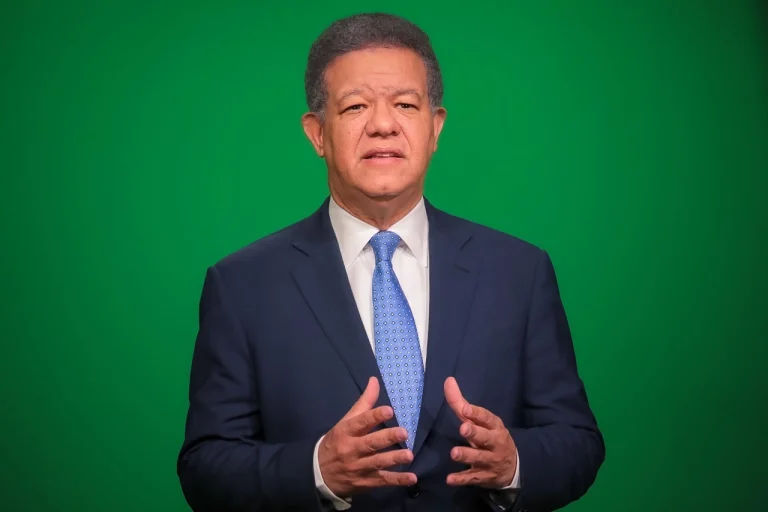 Leonel Fernández Analiza Proyecto de Reforma Fiscal del Gobierno