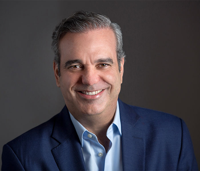 Luis Abinader felicita a los Leones del Escogido por su victoria en la Serie del Caribe