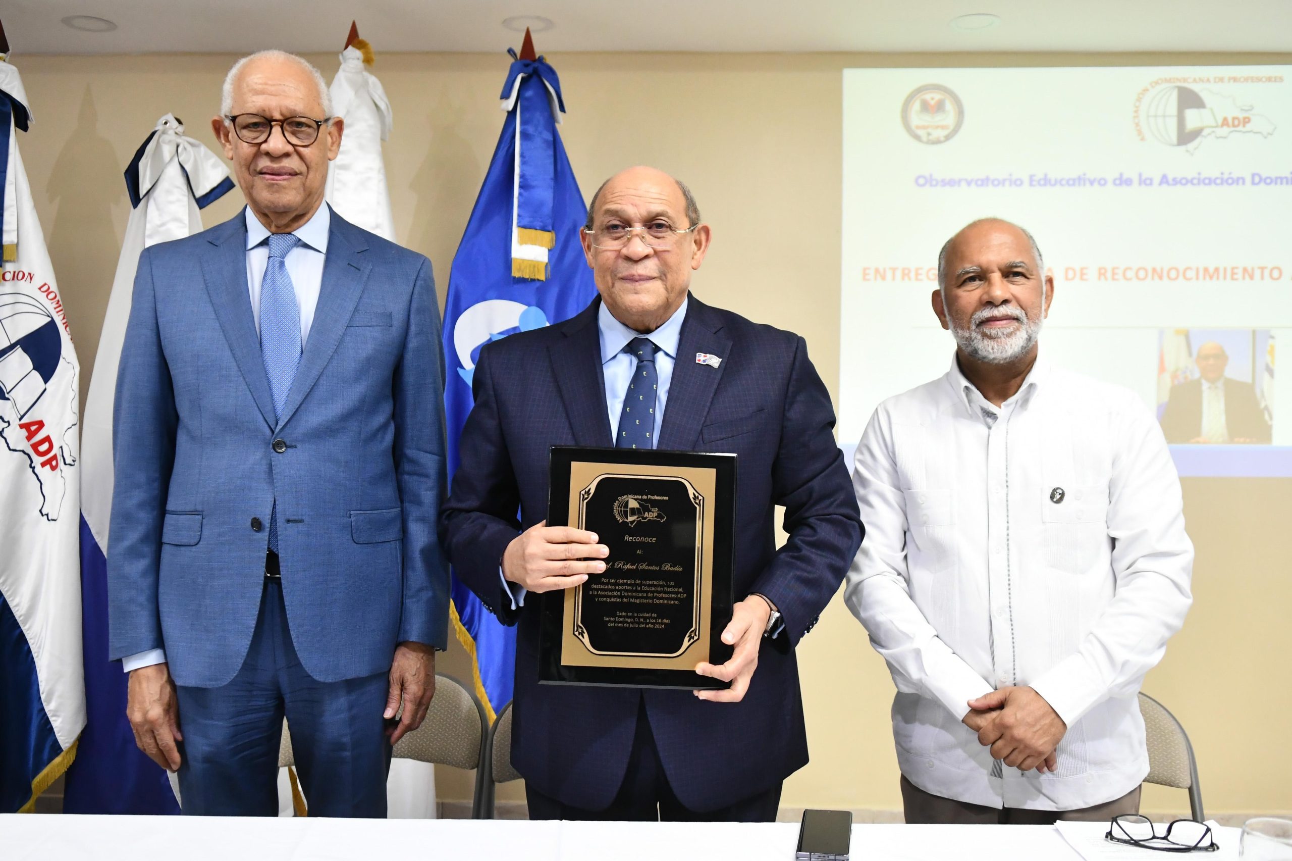 ADP nombra Observatorio Educativo en honor al profesor Rafael Santos Badía