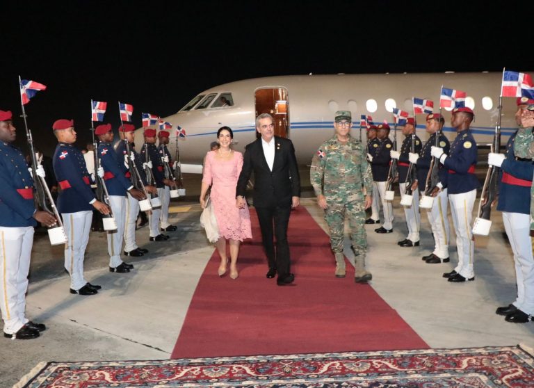 Presidente Abinader Regresa de Panamá y se Reintegra a la Agenda Laboral por Huracán Beryl