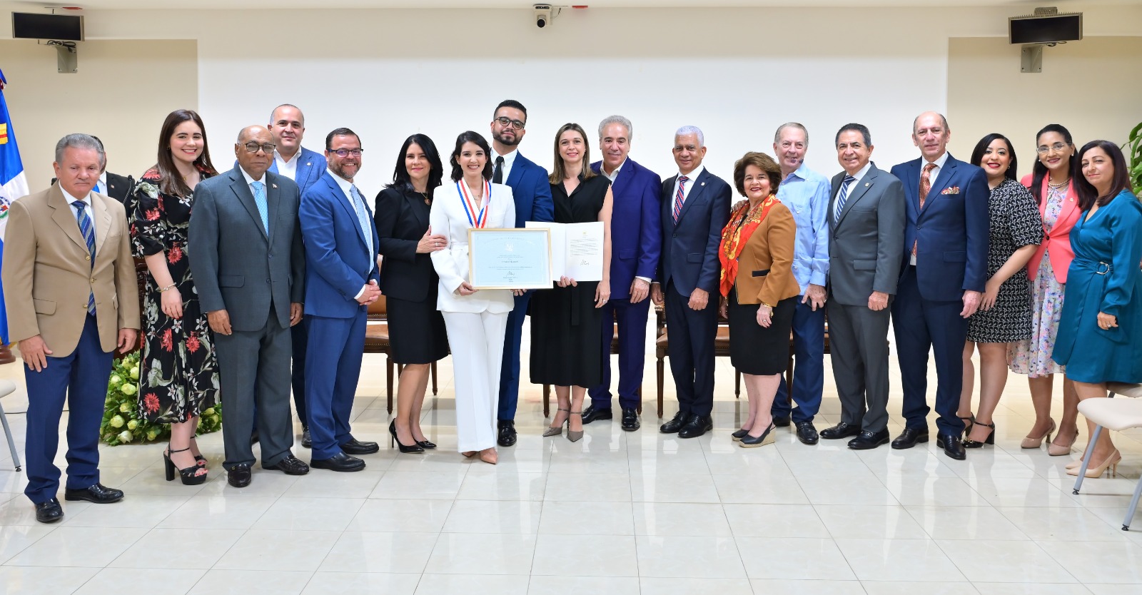 Luis Sepúlveda, Senador del estado de NY, reconoce a la periodista Jessica Hasbún con Premio al Servicio Voluntario