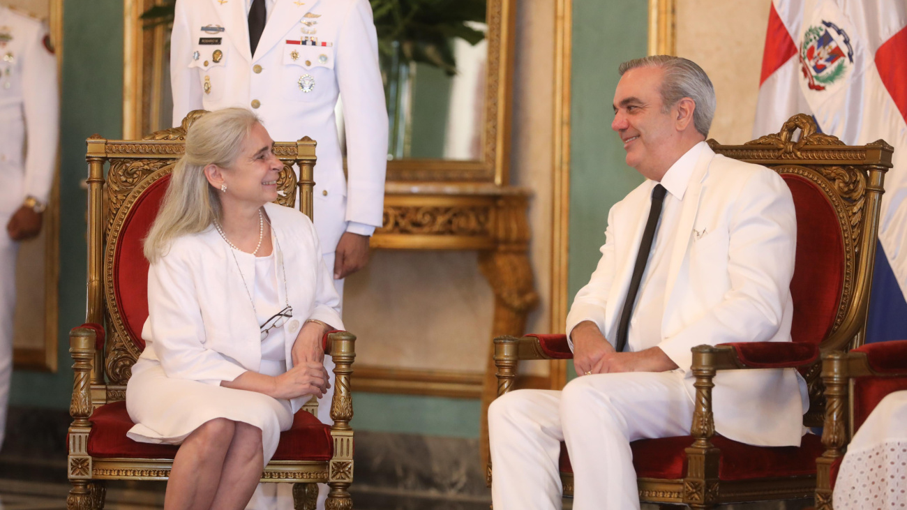 Presidente Abinader y Vicepresidenta Peña Reciben Cartas Credenciales de Siete Nuevos Embajadores