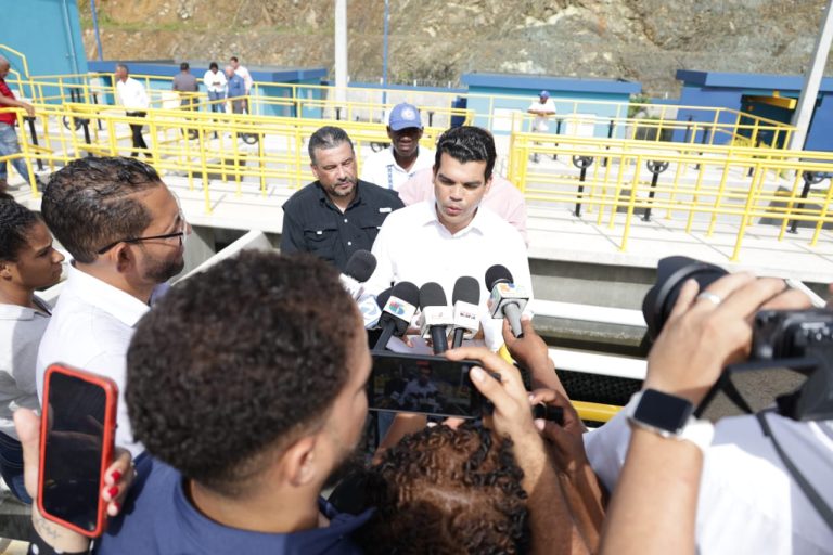 Wellington Arnaud lidera prueba y expansión del Acueducto Múltiple Guanuma-Los Botados en Monte Plata