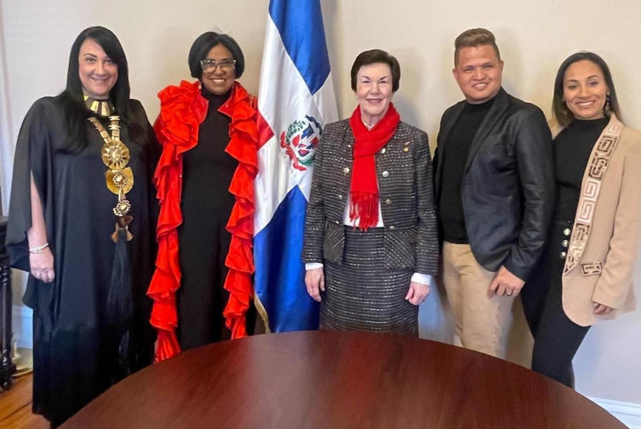 Sonia Guzmán elogia a Diseñadores de Moda Dominicanos como Orgullo Nacional