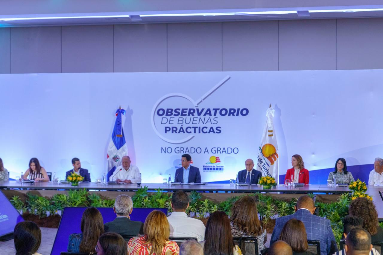 Universidades, Iglesias y Sector Privado Respaldan al MITUR por Su Compromiso con la Transparencia