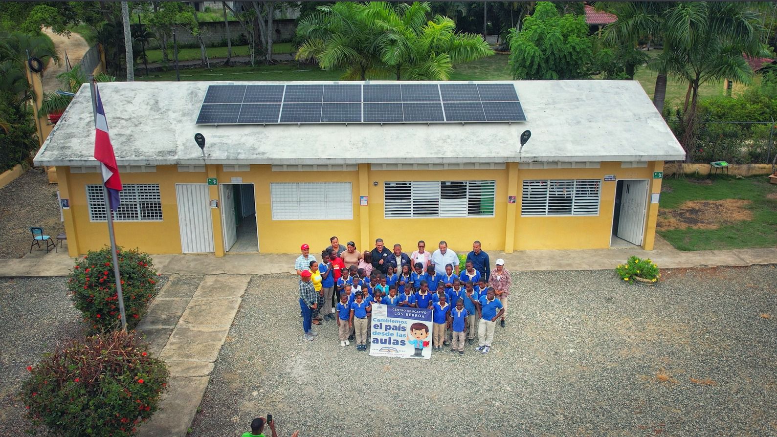 CNE Transforma Escuelas en Guerra con Energía Solar: Beneficio para más de 1,000 Estudiantes