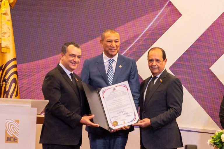 Senador Santiago Zorrilla Recibe Certificación por Tercer Periodo Consecutivo tras Histórica Votación