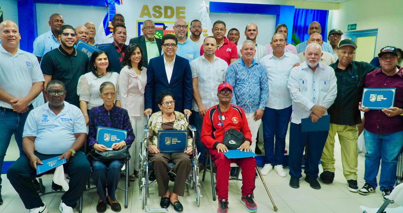 Alcalde Dío Astacio rinde homenaje a destacados dirigentes deportivos de Santo Domingo Este