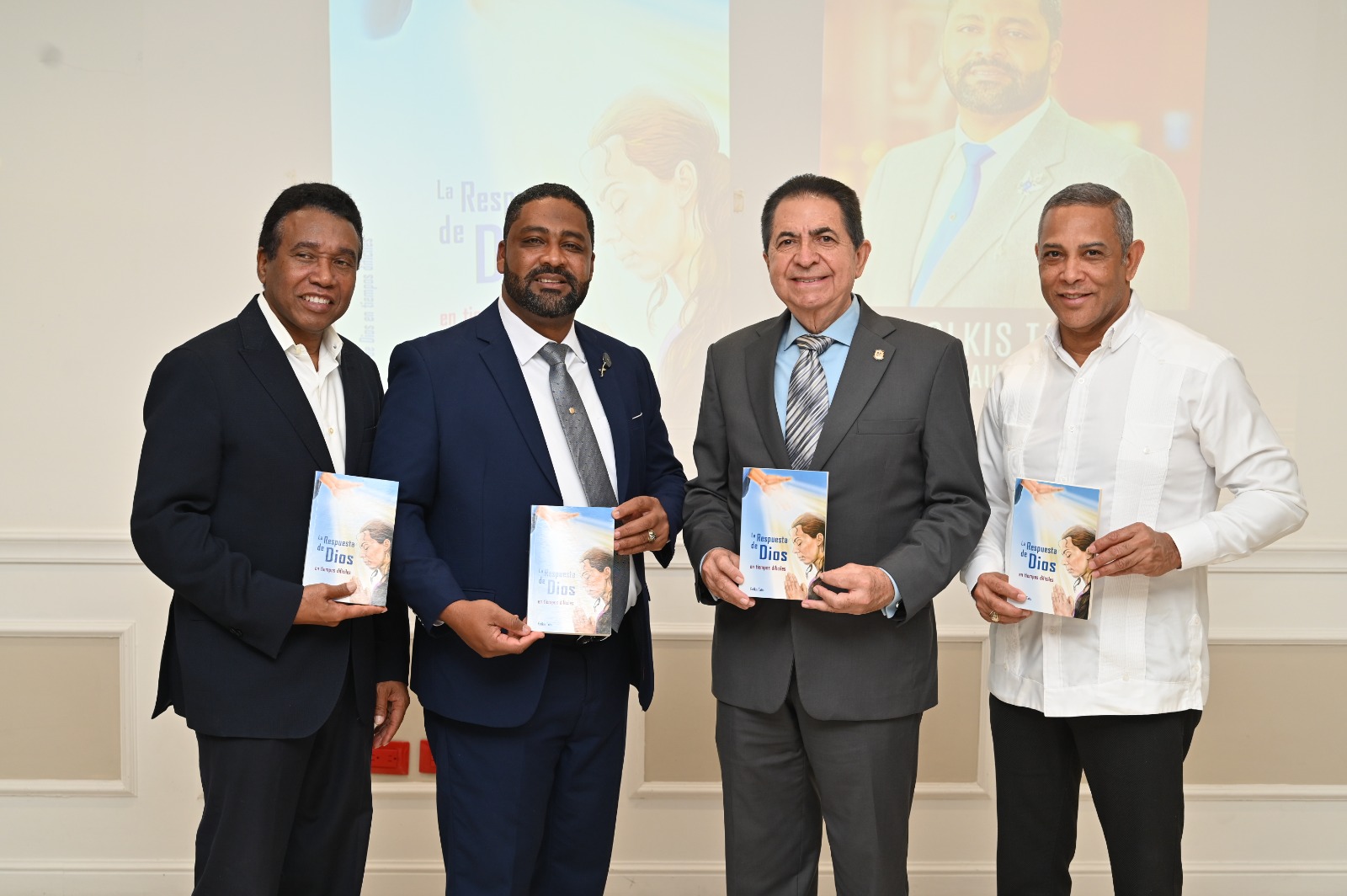 Golkis Tatis Presenta "La respuesta de Dios en tiempos difíciles" en el Senado de la República