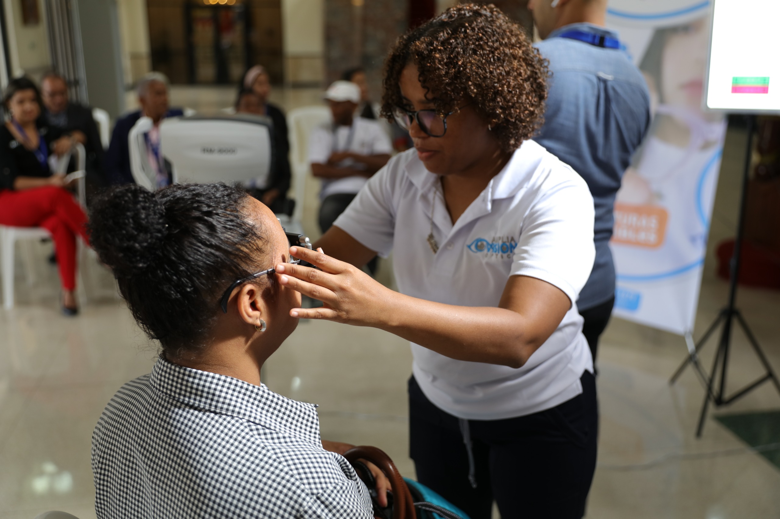 Senado de la República Dominicana Ofrece Operativo Oftalmológico a Colaboradores