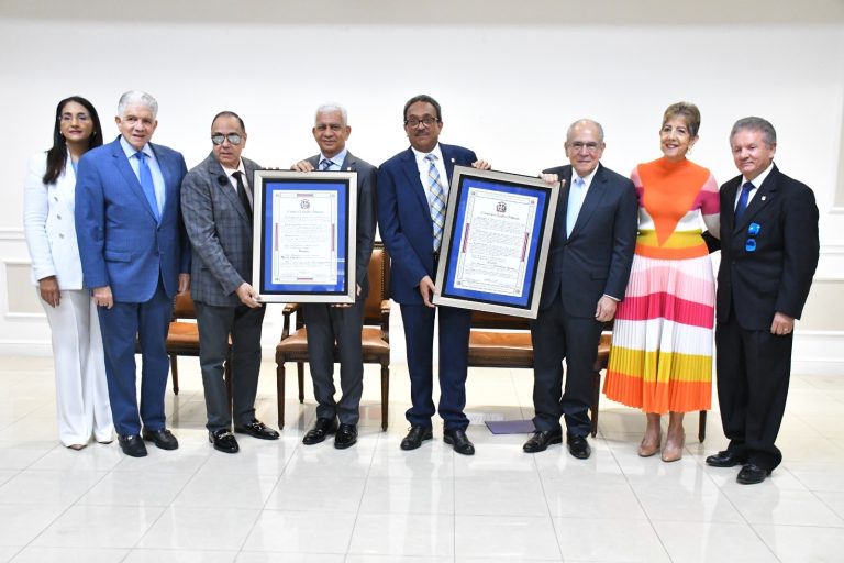 Senado Honra Trayectorias del Dr. Jesús Feris Iglesias y Marcos Caminero por Contribuciones Destacadas