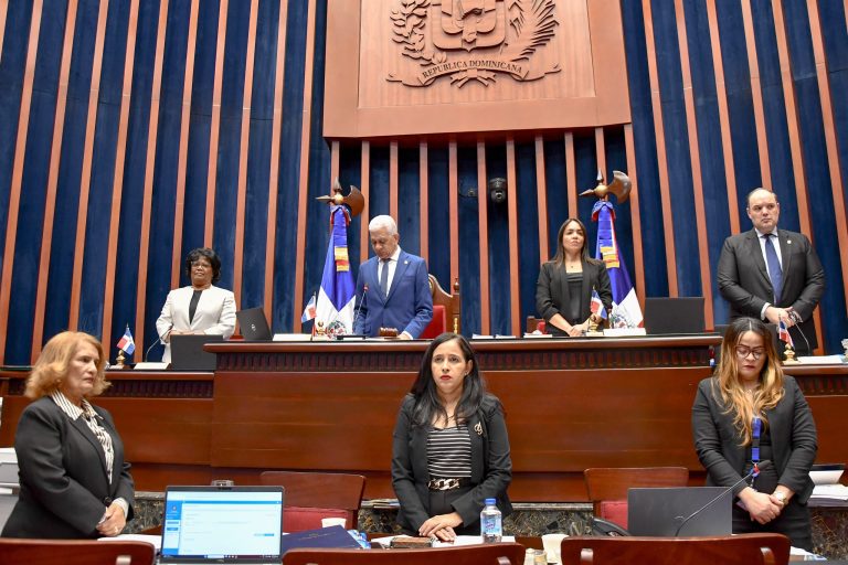 Senado de la República aprueba proyecto que modifica Ley de Contrataciones Públicas para prohibir contratación del presidente y vicepresidente con el Estado
