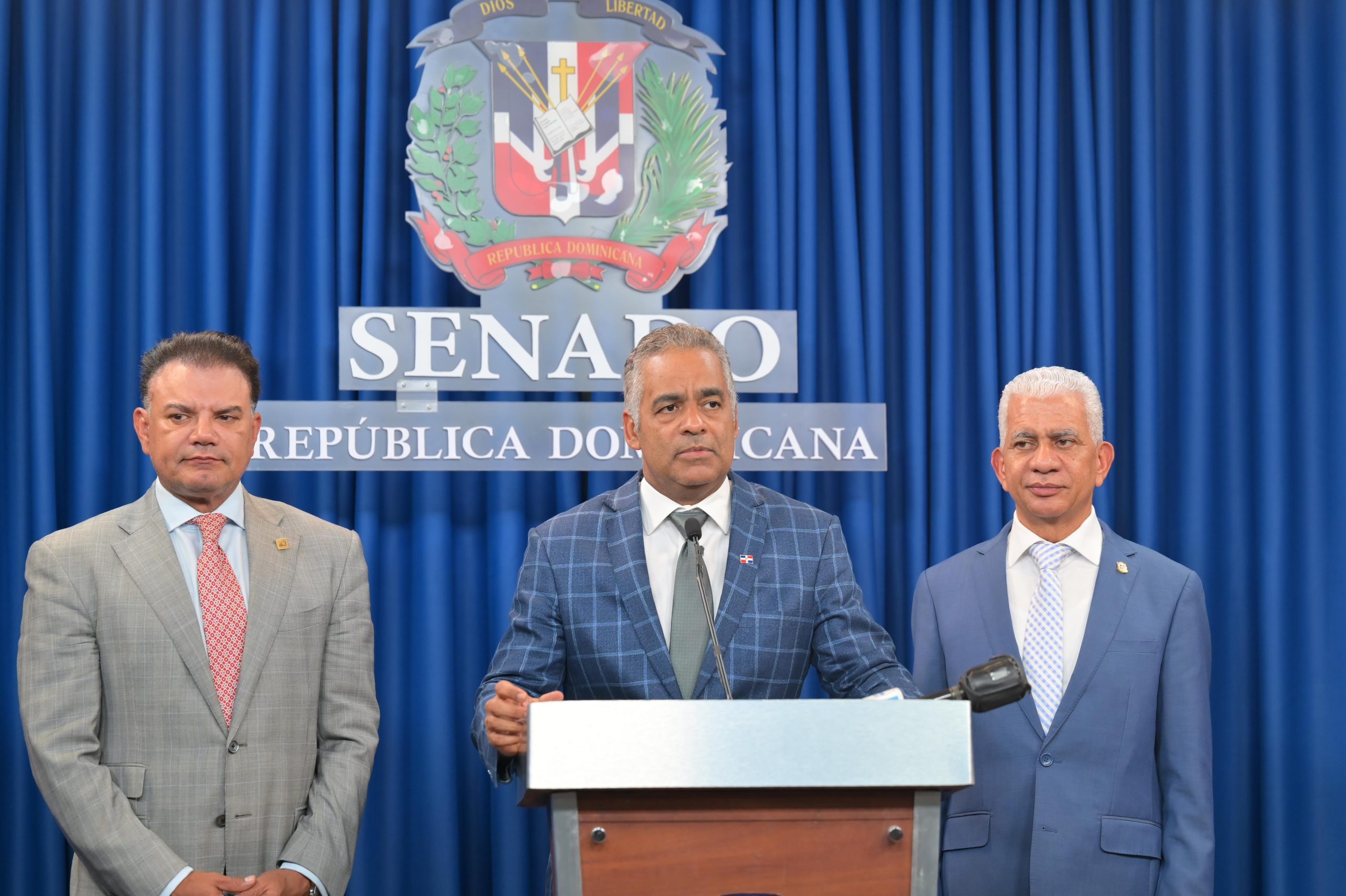 Senado recibe contrato para traspaso de 52 inmuebles en 19 provincias