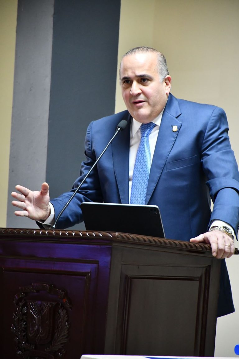 Proyecto de Ley Busca Limitar Vehículos Exonerados para Legisladores