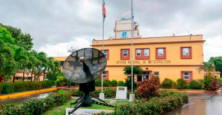 Alerta Meteorológica para el Distrito Nacional y Otras 18 Provincias por Impacto de Onda Tropical y Vaguada