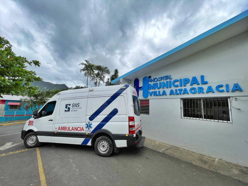Incidente en Hospital Municipal de Villa Altagracia: Mujer causa destrozos bajo efectos del alcohol