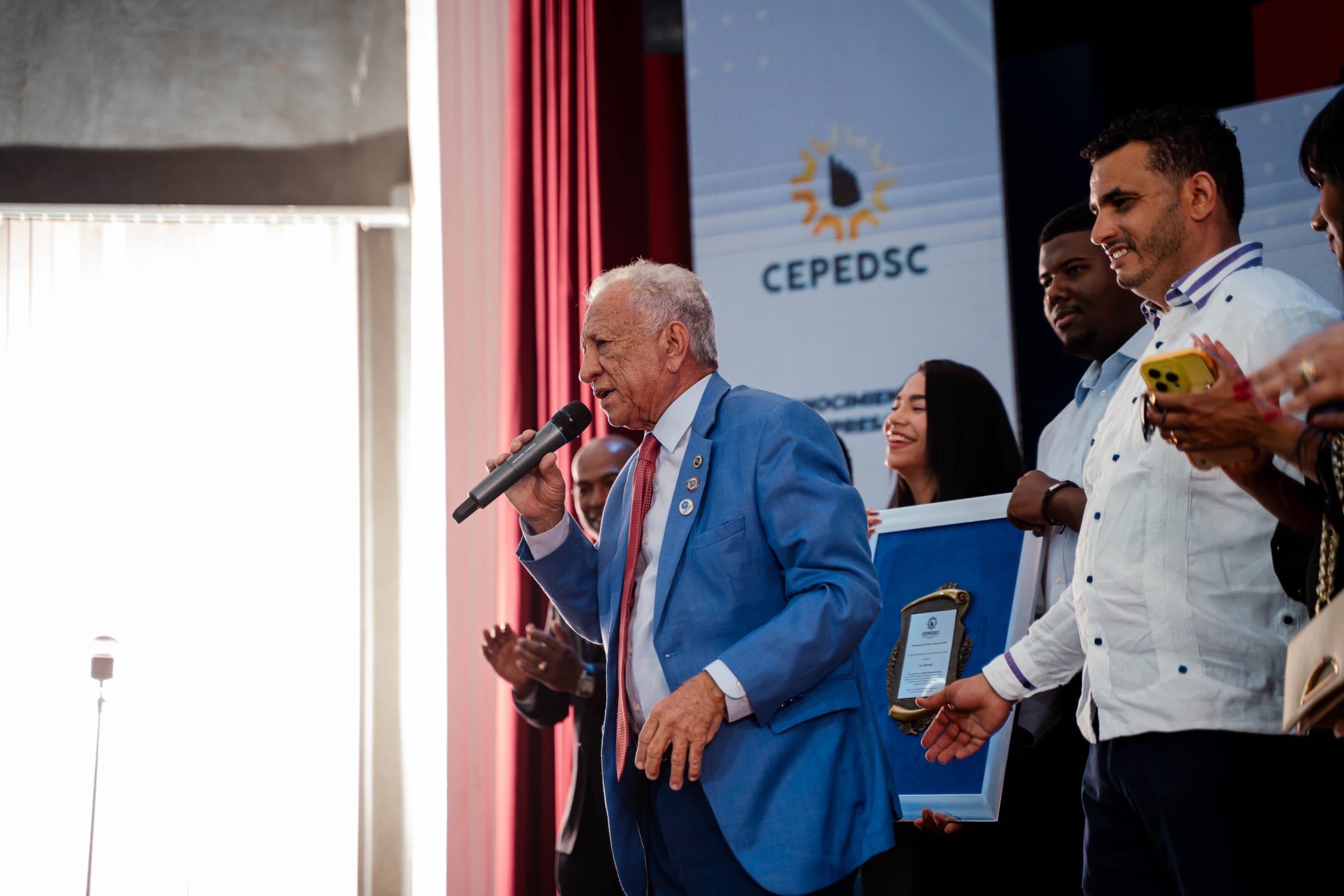 Restaurante La Chivería Recibe Reconocimiento por su Emprendurismo y Contribución al Desarrollo de Yaguate