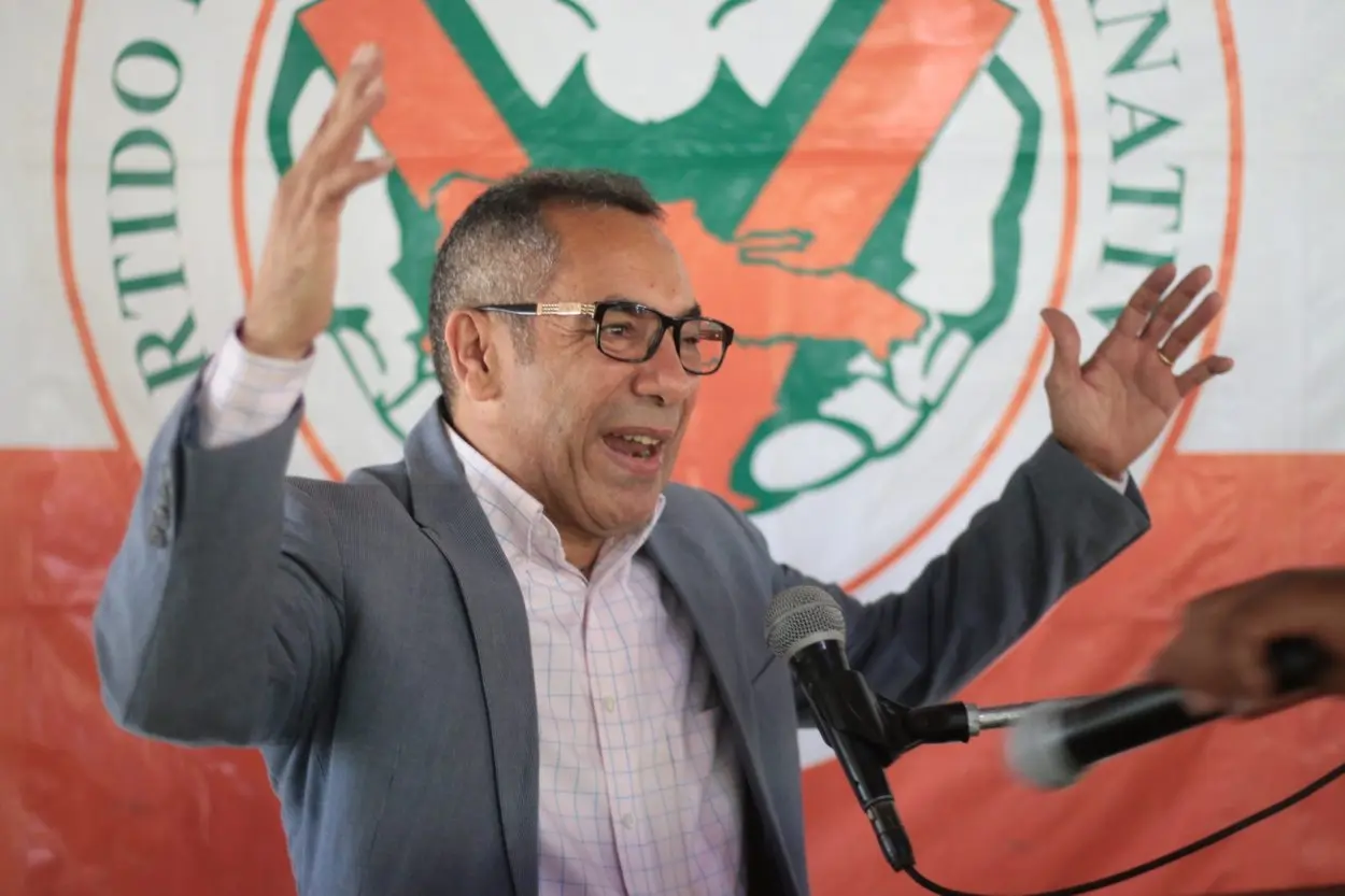 Elsido Díaz Niega Conducción de Ferrari Accidentado en el Distrito Nacional