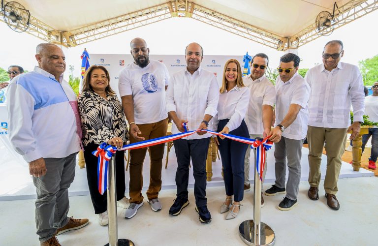 Banreservas impulsa el deporte y el esparcimiento social con la remodelación de instalaciones en San Luis y San Pedro de Macorís