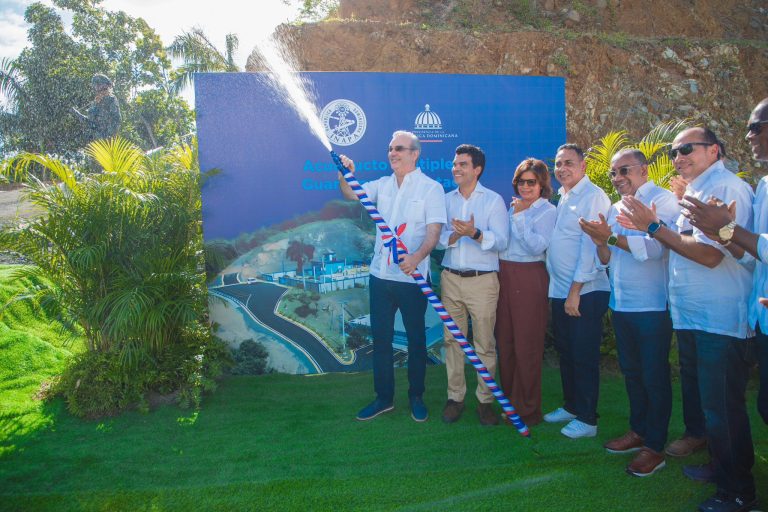 Presidente Abinader y Wellington Arnaud Inauguran Acueducto Múltiple en Monte Plata, Beneficiando a Más de 42,000 Habitantes