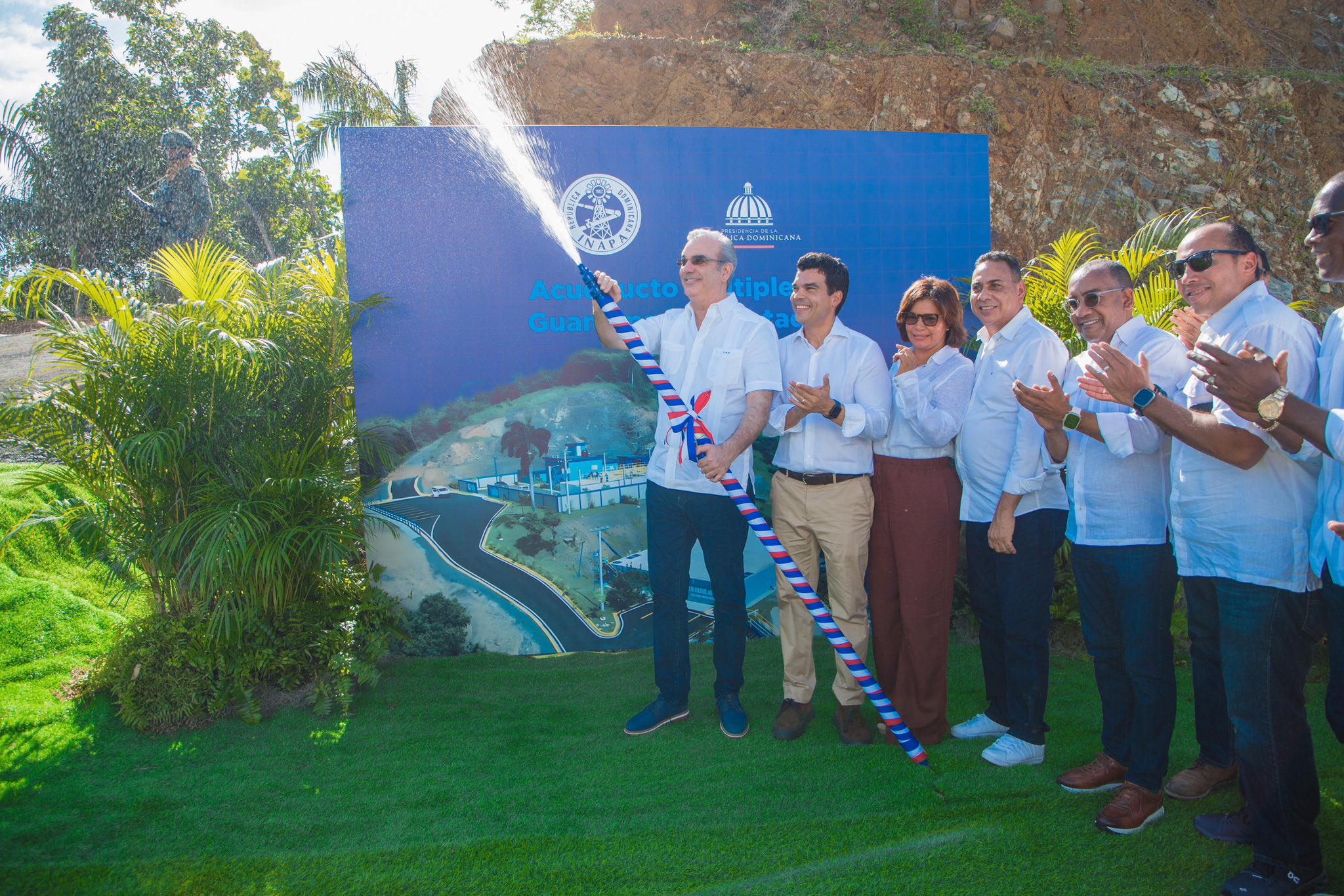 Presidente Abinader y Wellington Arnaud Inauguran Acueducto Múltiple en Monte Plata, Beneficiando a Más de 42,000 Habitantes