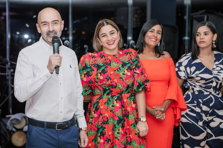 Dominican Fiesta Hotel celebra “Navidad en Verano” con clientes y aliados en un evento emblemático