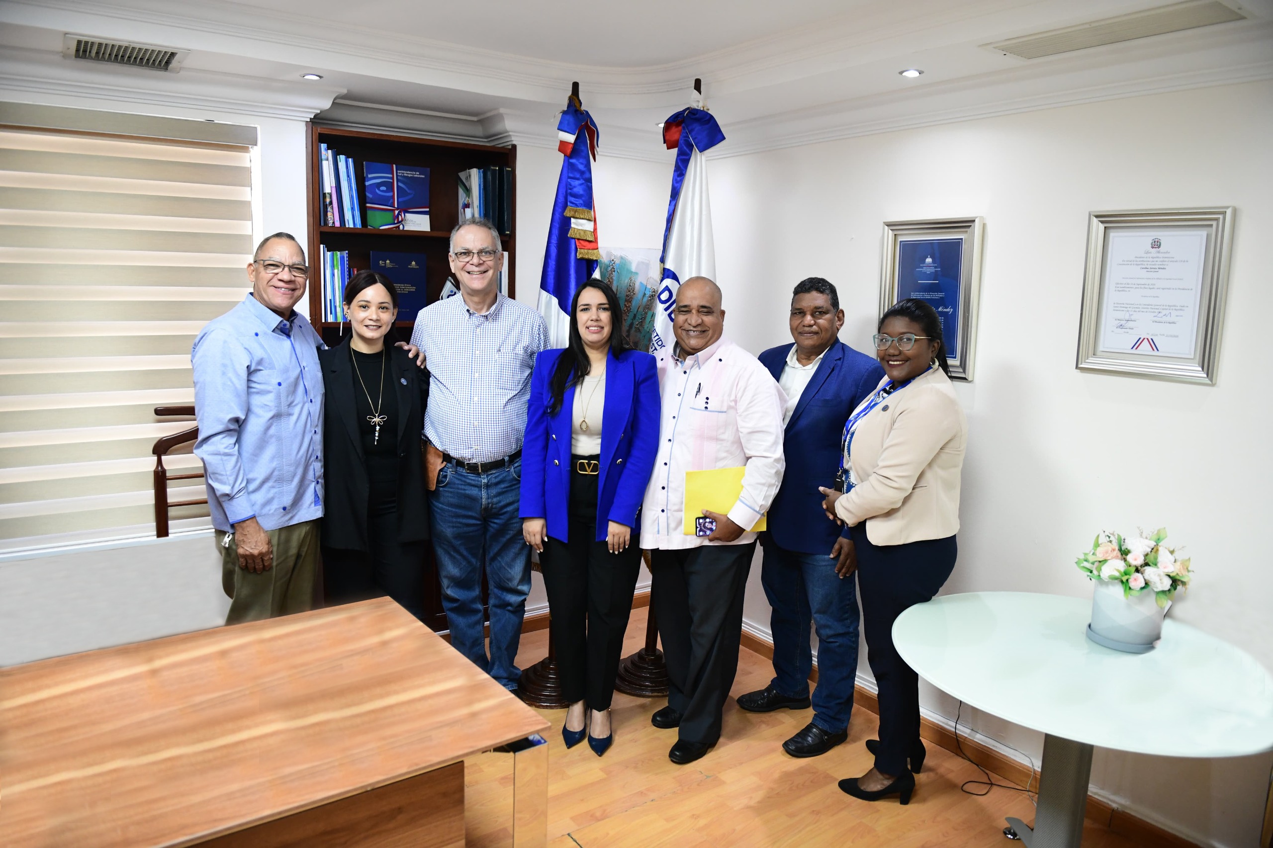 Directora de la DIDA se Reúne con el Movimiento por las Pensiones de los Servidores Públicos (MOPESEP)