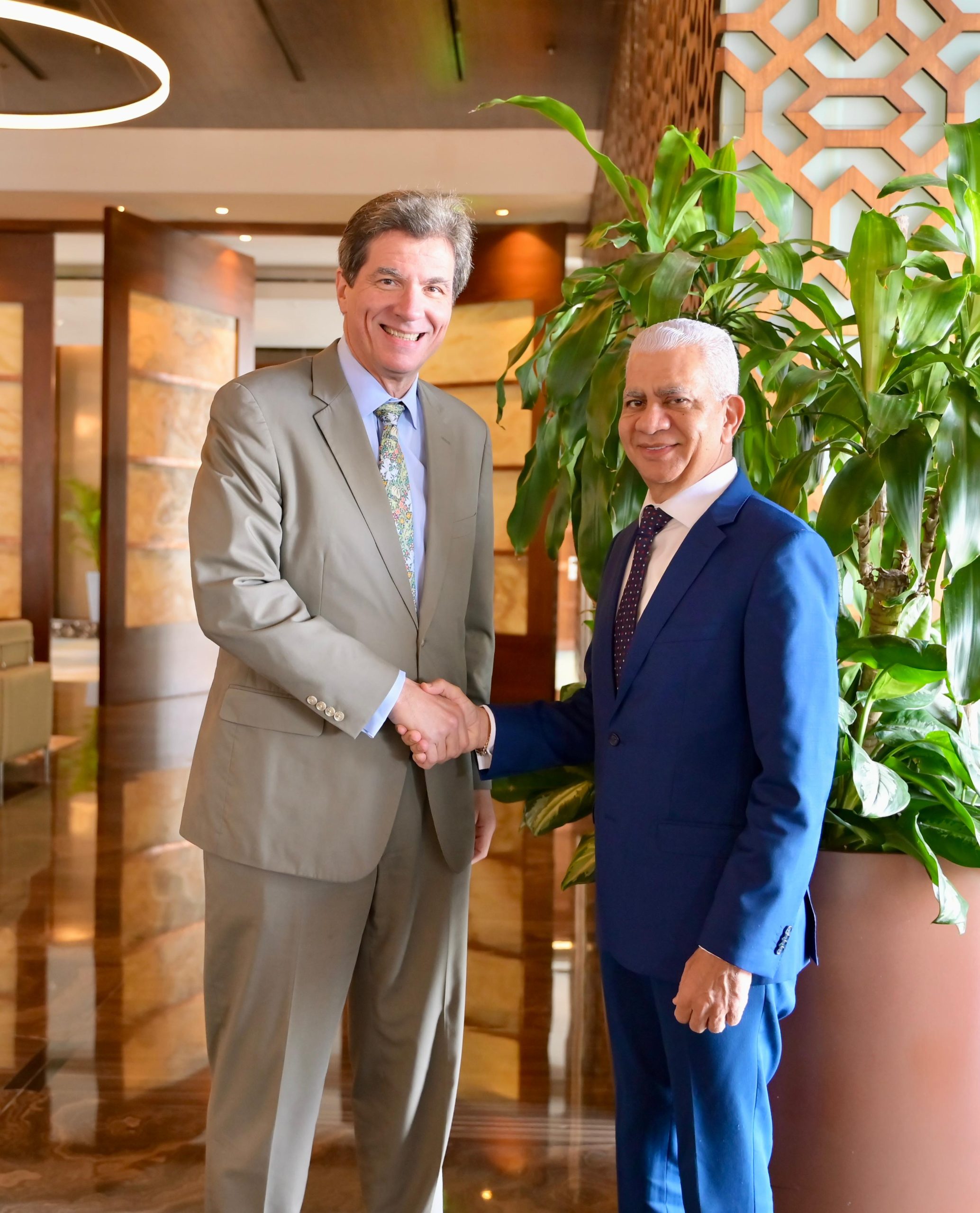 Presidente del Senado y Subsecretario de Estado de EE.UU. Colaboran en Iniciativa de Innovación Legislativa