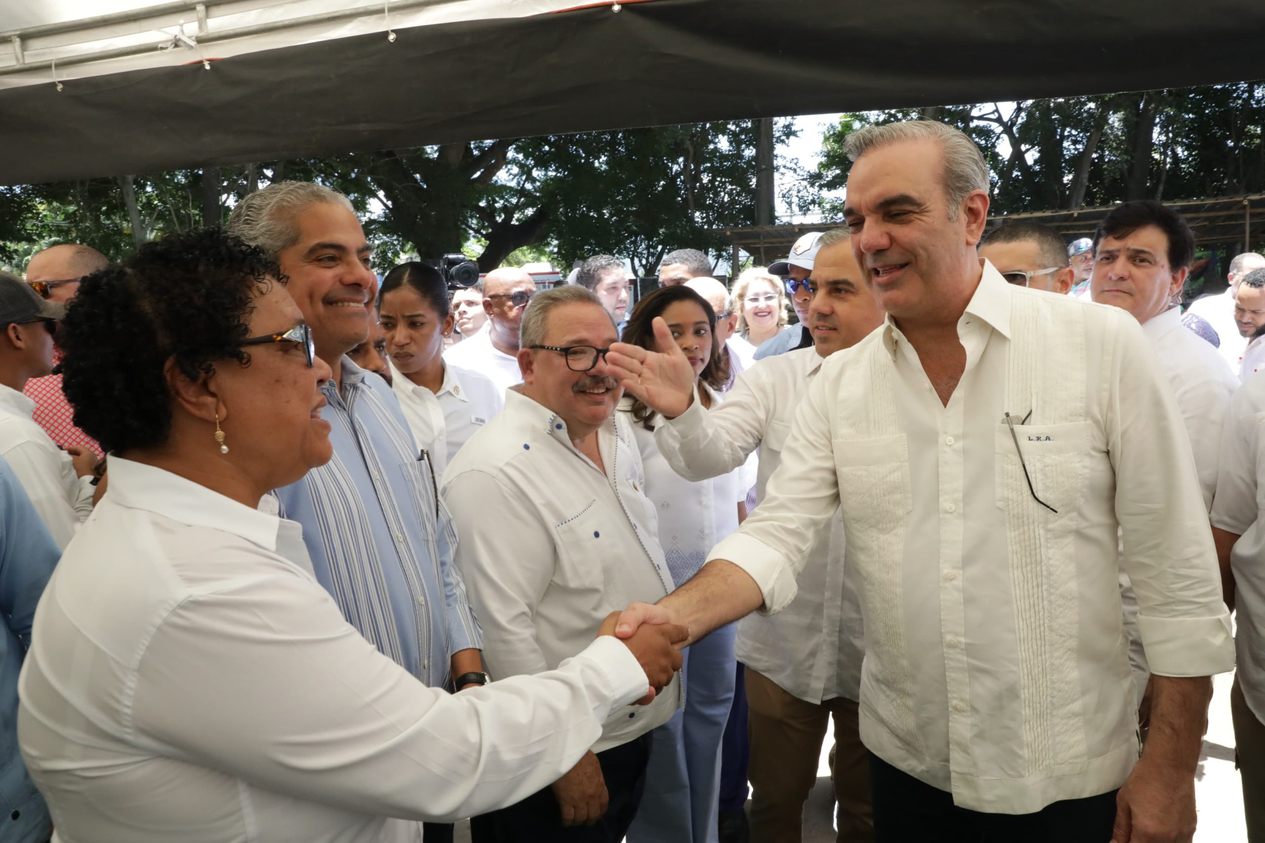 Presidente Luis Abinader Visita el Laboratorio de Propagación de Plantas In Vitro del Ministerio de Agricultura en La Vega