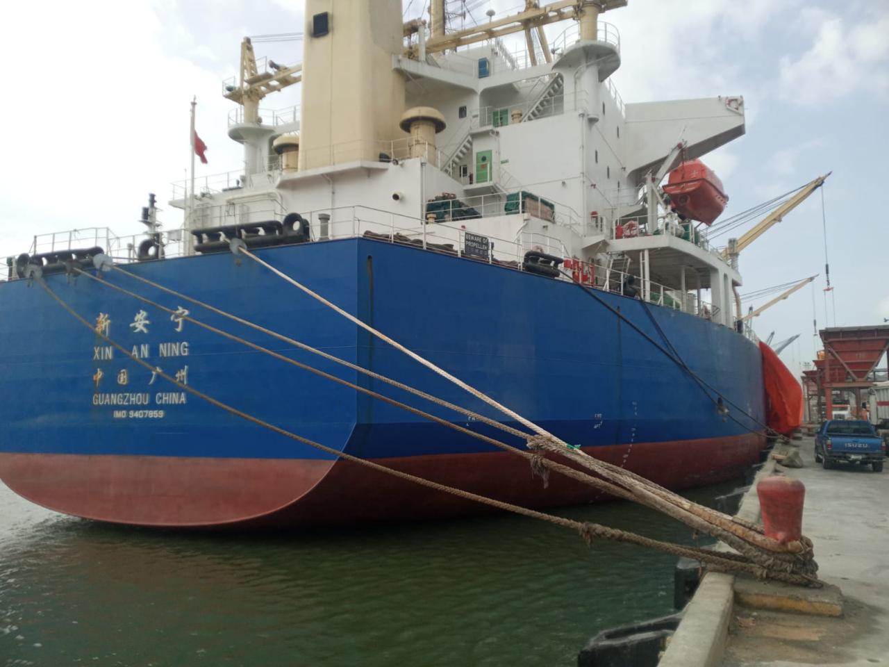 Armada Dominicana y autoridades portuarias rescatan a náufragos en alta mar