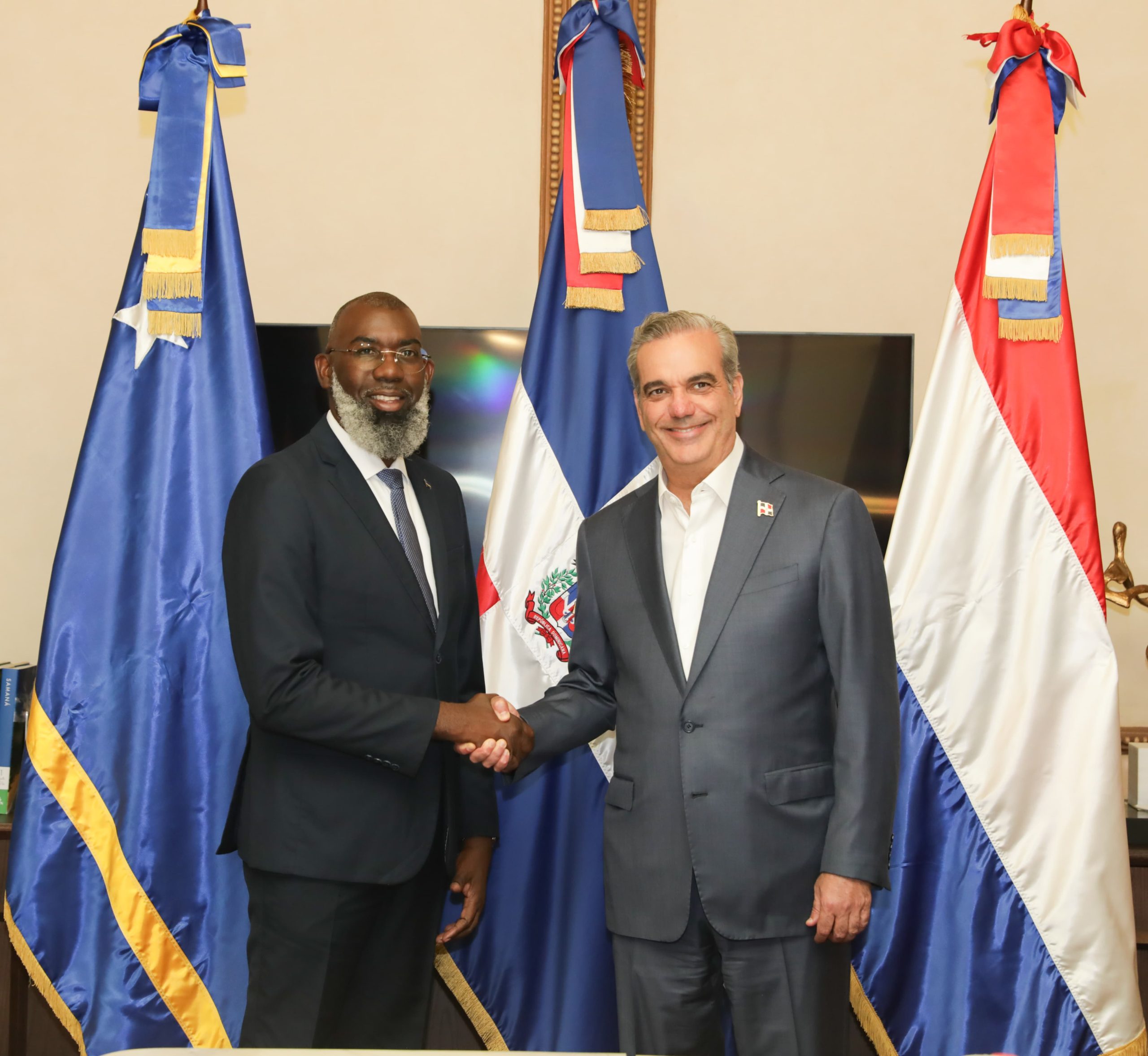 Reunión bilateral entre el presidente Luis Abinader y el primer ministro de Curazao, Gilmar Pisas