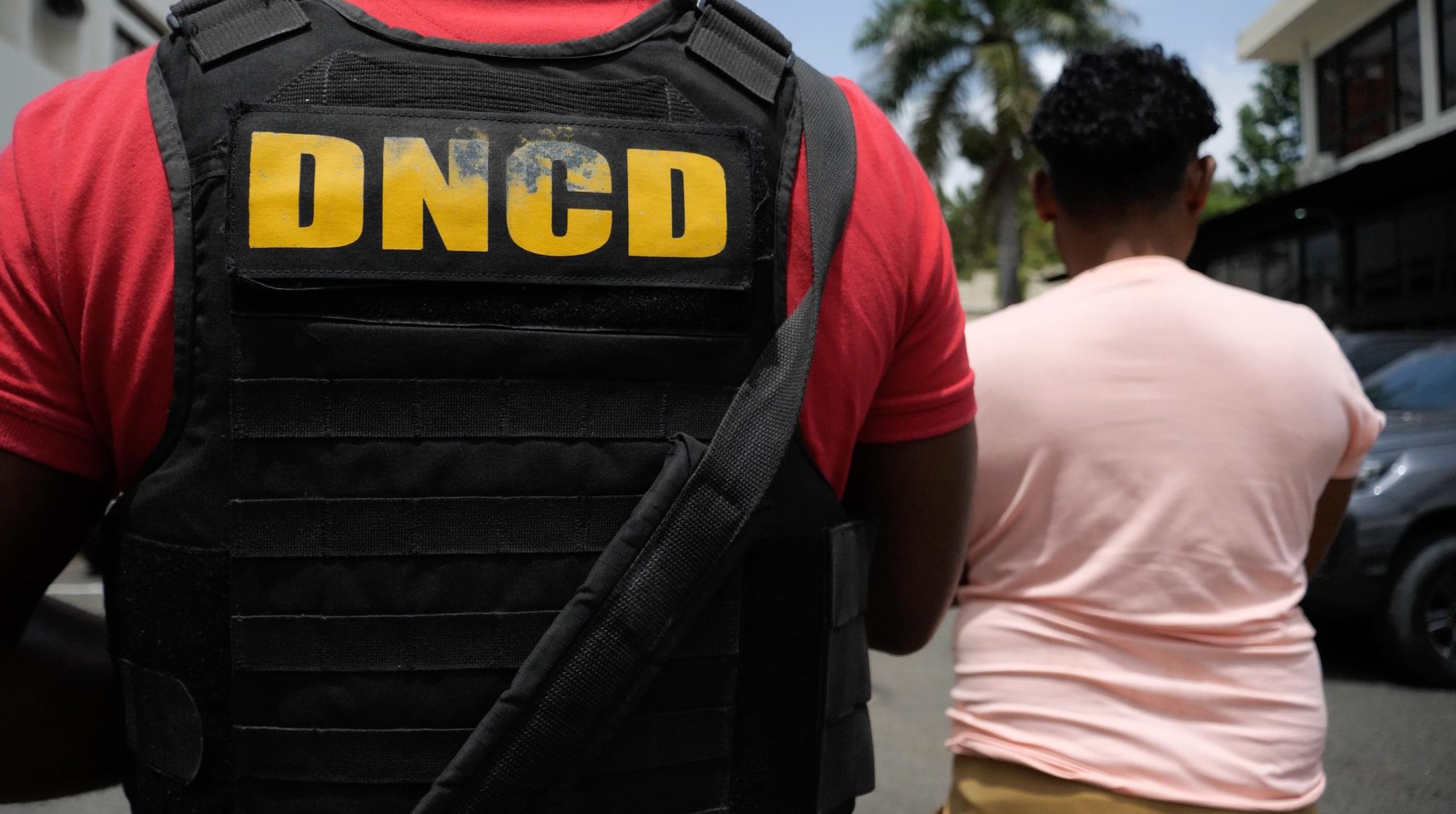 ARRESTAN A PRESUNTO VINCULADO EN DECOMISO DE 243 PAQUETES DE COCAÍNA EN RÍO SAN JUAN