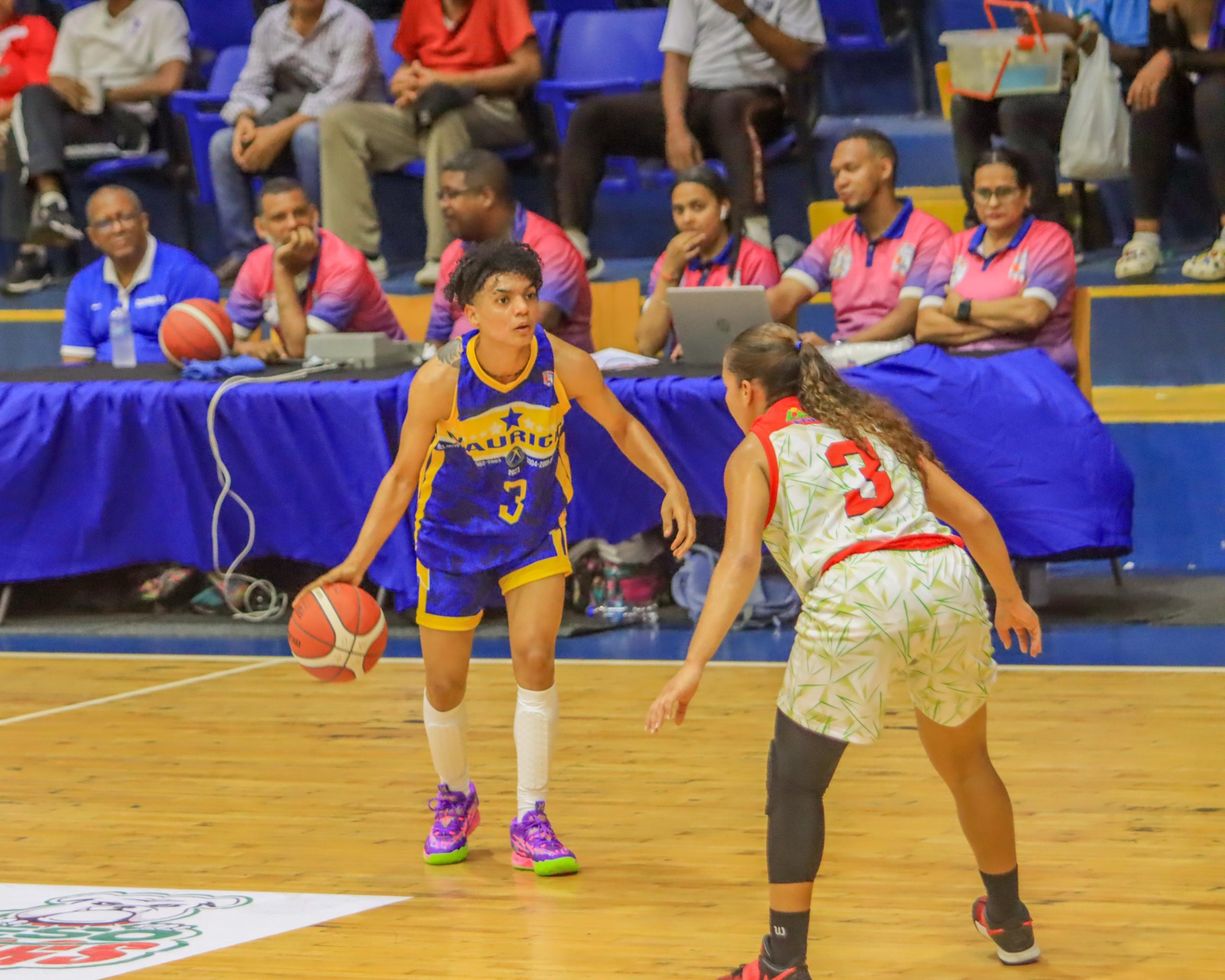 Clubes Mauricio Báez y San Lázaro inician con victorias el Torneo Superior Femenino del Distrito Nacional