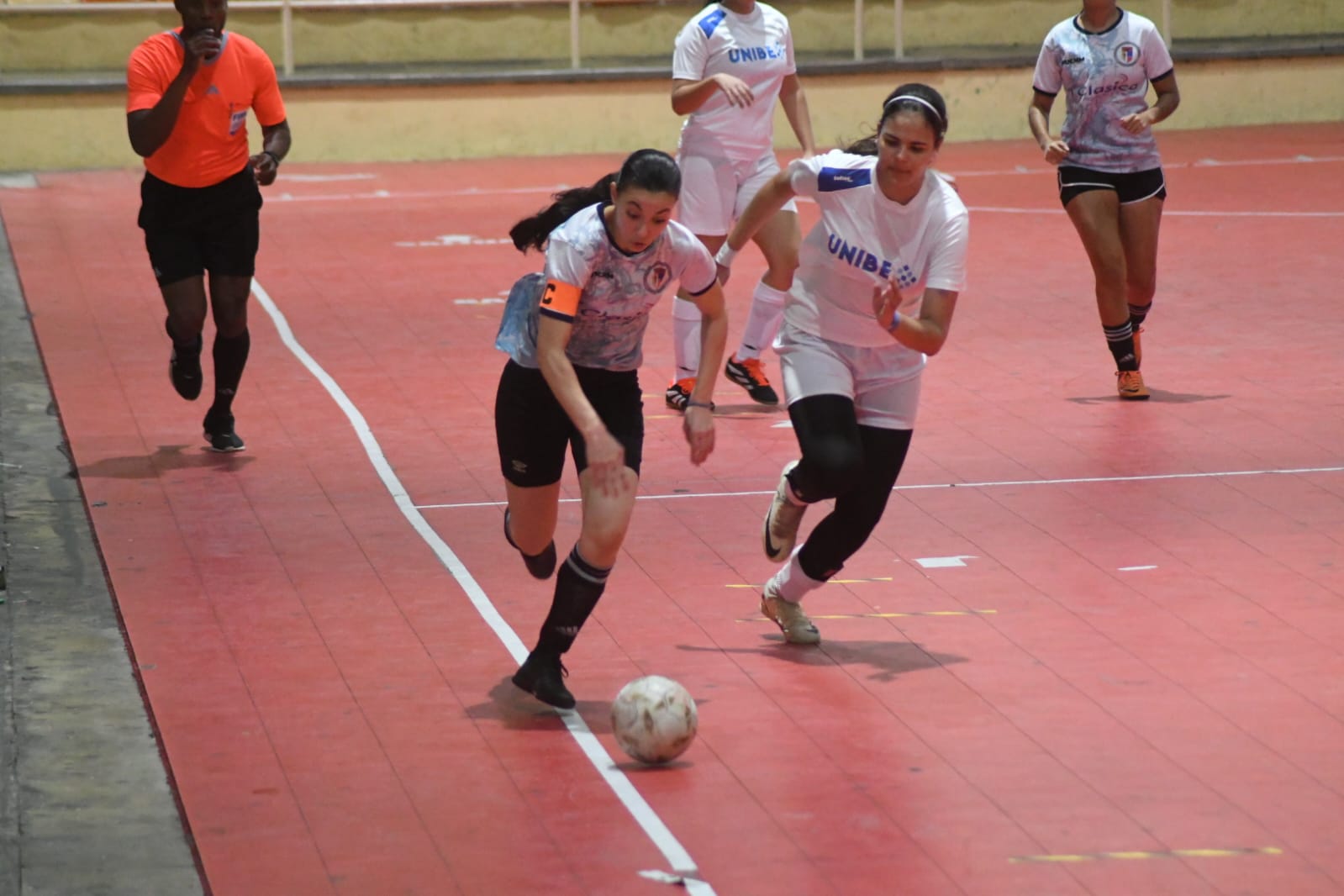 UNPHU MANTIENE LIDERATO INVICTO Y AVANZA A SEGUNDA RONDA EN EL FUTSAL FEMENINO UNIVERSITARIO