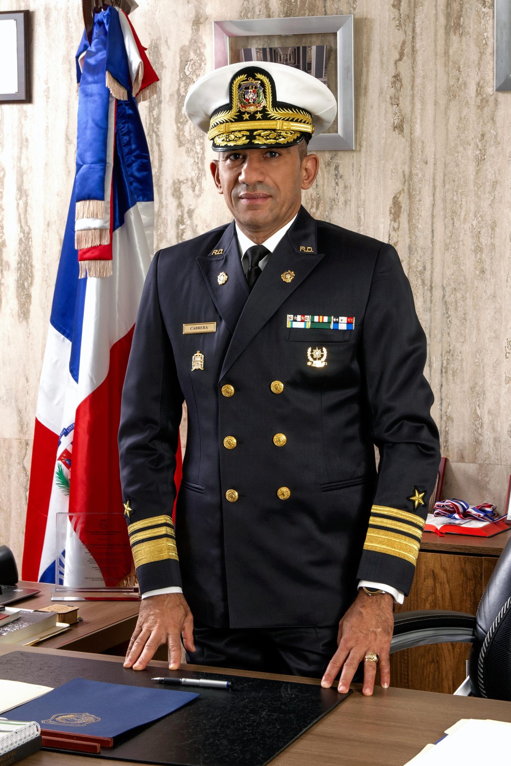 Vicealmirante Cabrera Ulloa agradece al presidente Abinader por su ratificación como presidente de la DNCD
