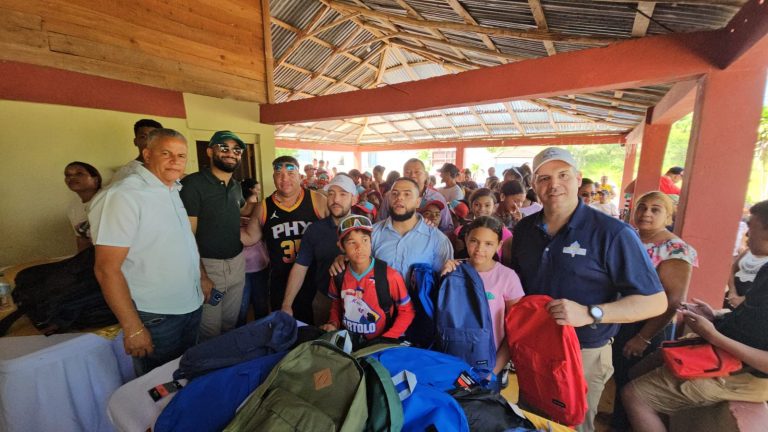 Fundación Basílica Medical Management y Bartolo Colón impulsan jornada de apoyo escolar en Altamira