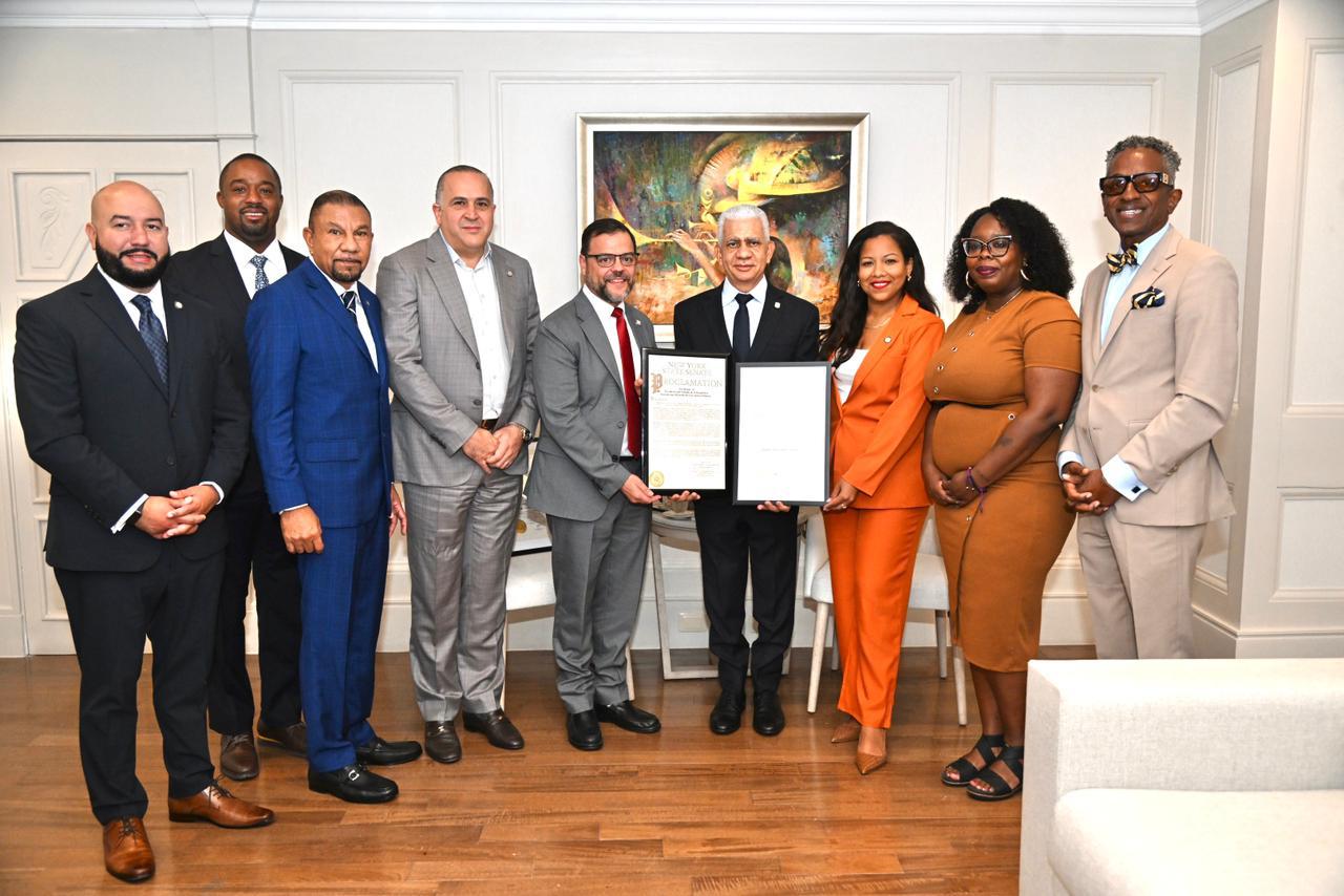 Senadores Luis Sepúlveda y Alexis Victoria Yeb, junto a la Asambleísta Amada Séptimo, se reúnen en el Senado de la República Dominicana