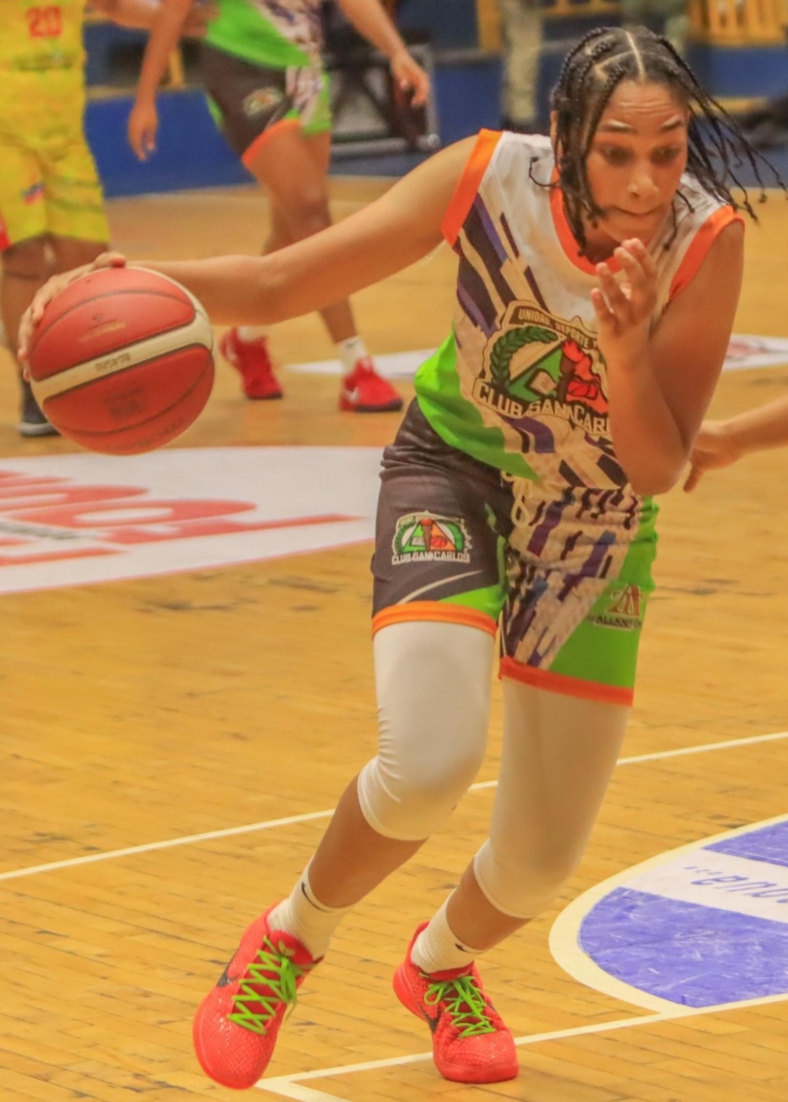 Mauricio Báez y San Carlos inician la batalla por un puesto en la final del Torneo Superior Femenino del Distrito Nacional